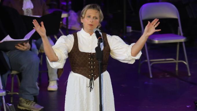 Emily Stein performing in 1776